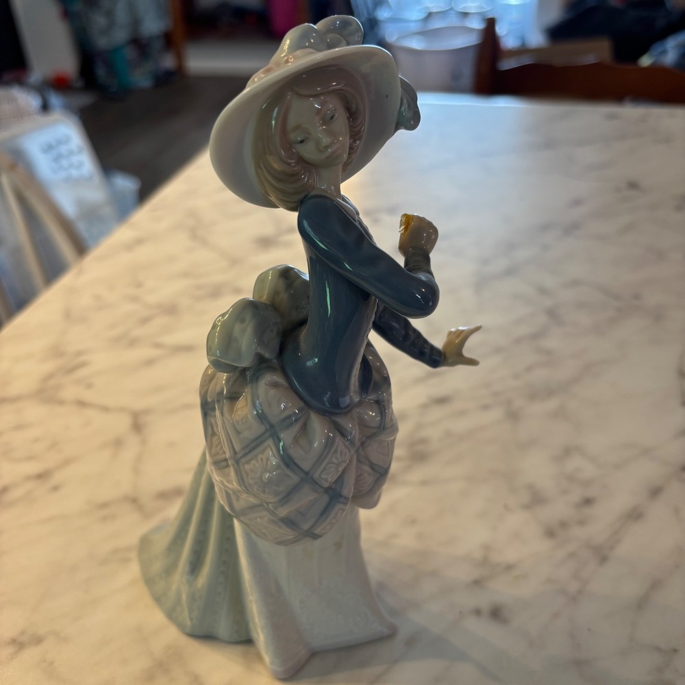 Lladro Autumn Dance Porcelain Figurine 5667 Jose Puche Spanish Woman Blue Grey